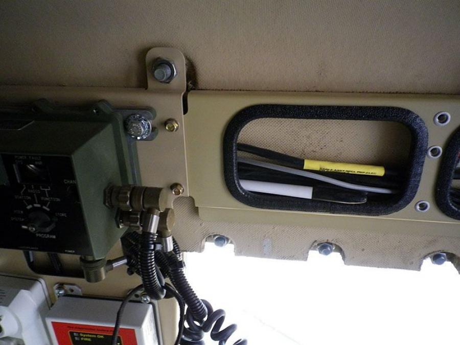 Детали интерьера Oshkosh M-ATV 2009 года  (фото 266 из 676)